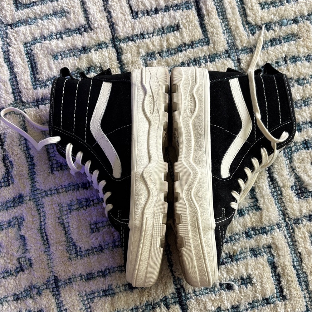 Vans Women’s SK8-HI Sherpa Suede Sentry 'Black White' Size 6.5 - Picture 6 of 8